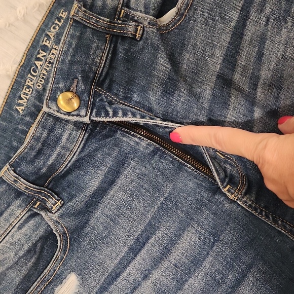 Medium wash high rise, distressed American Eagle jegging jeans size 14! - Picture 7 of 10